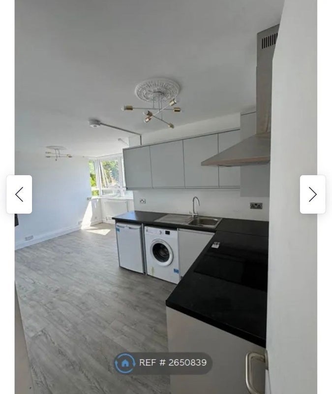Room Penshurst Road in Greater London