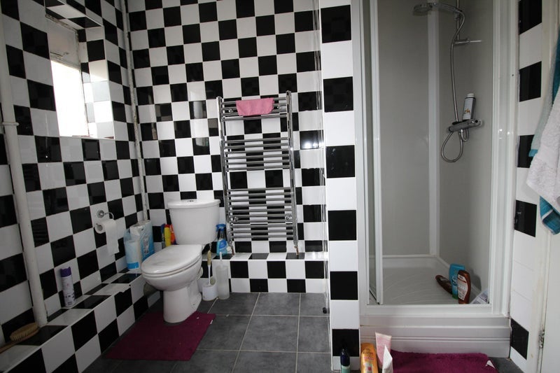 Room Kings Avenue in Greater London