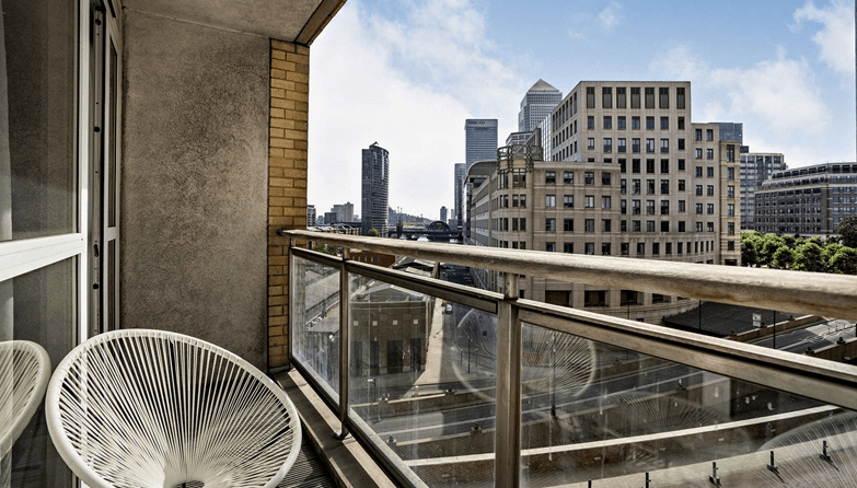 Flat Westferry Circus in Greater London
