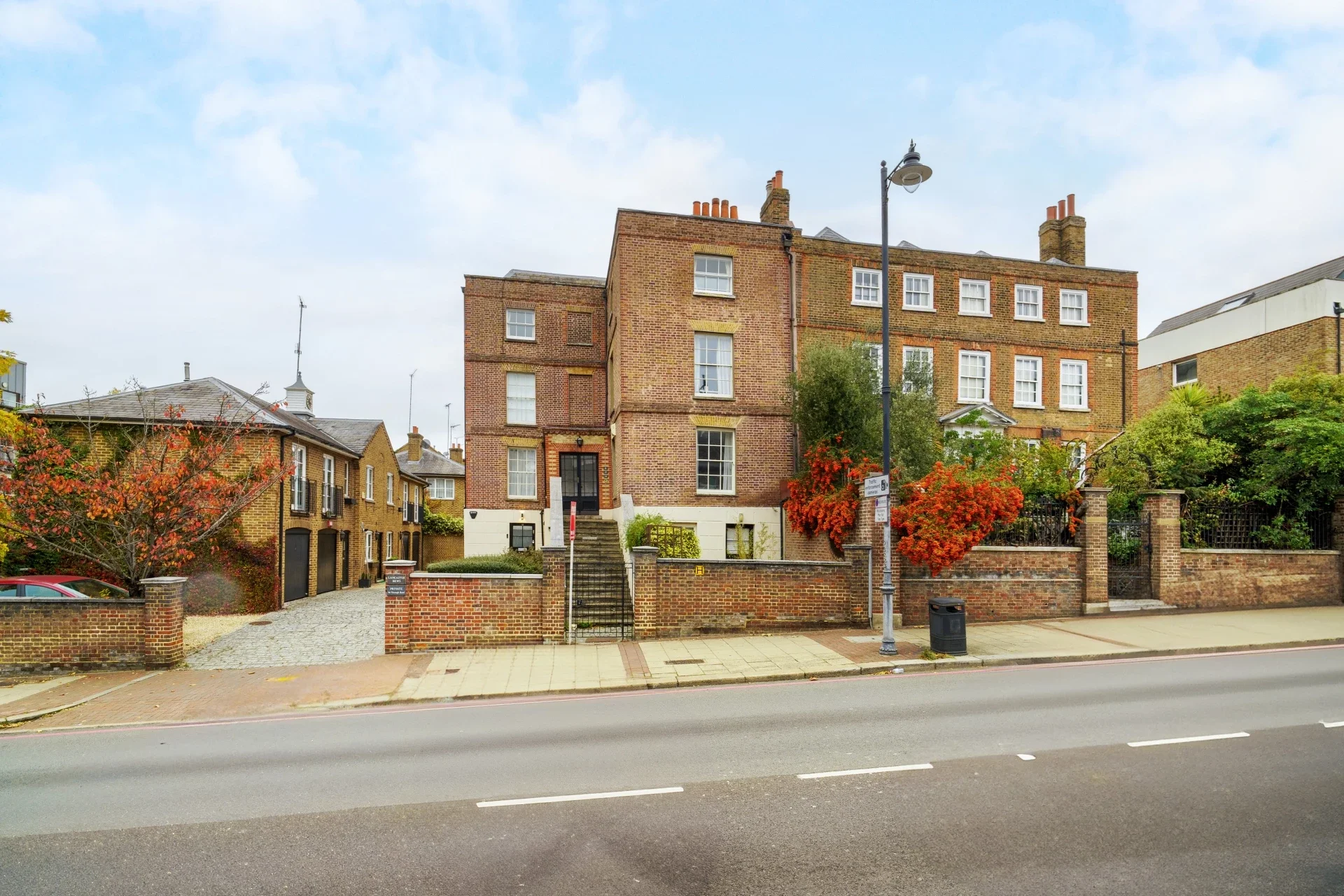Flat Old York Road in Greater London