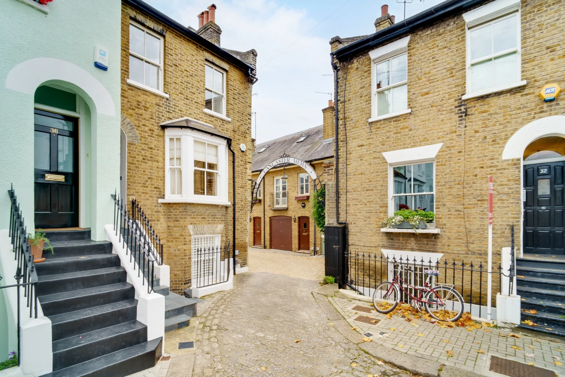 Flat Old York Road in Greater London