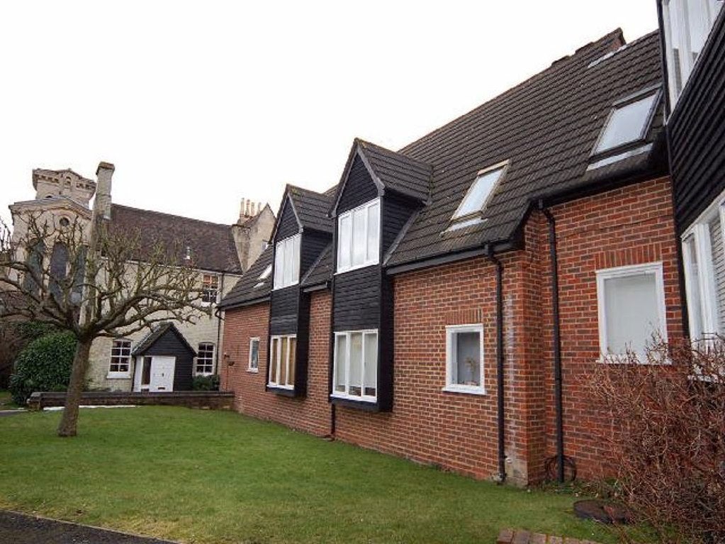 Flat Christchurch Close in St Albans