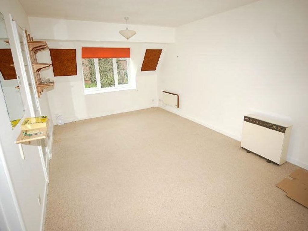 Flat Christchurch Close in St Albans