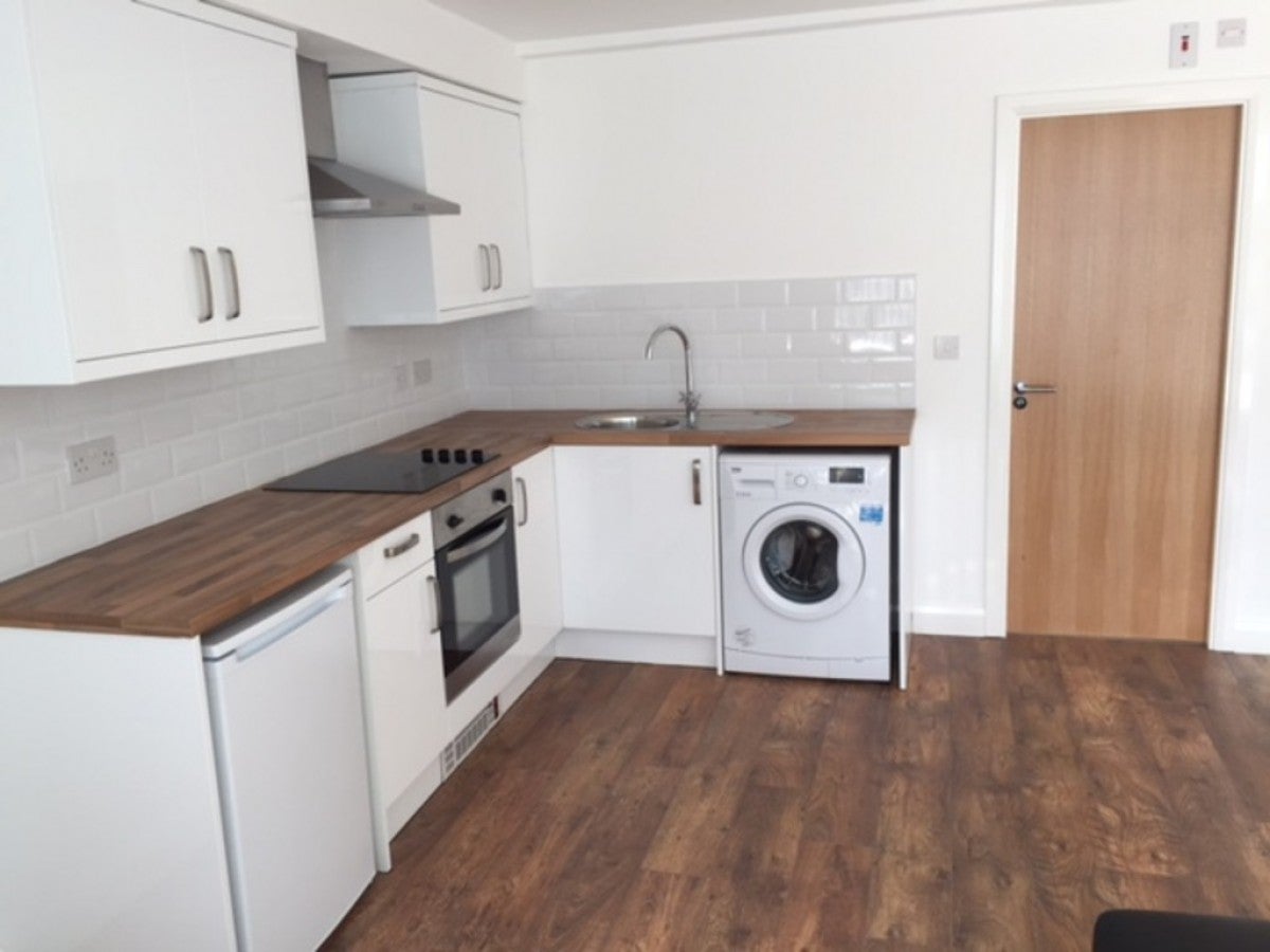 Flat Whitecliff Close in Manchester