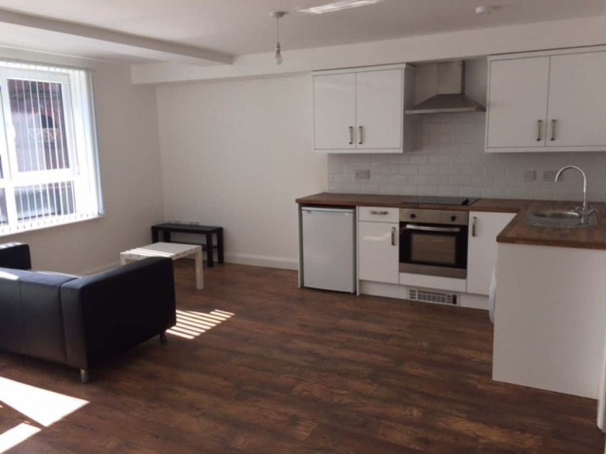 Flat Whitecliff Close in Manchester
