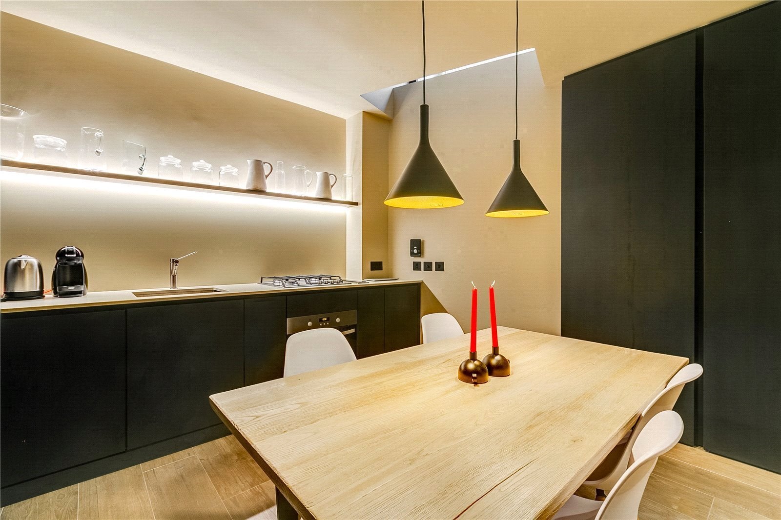House Pottery Lane in Greater London