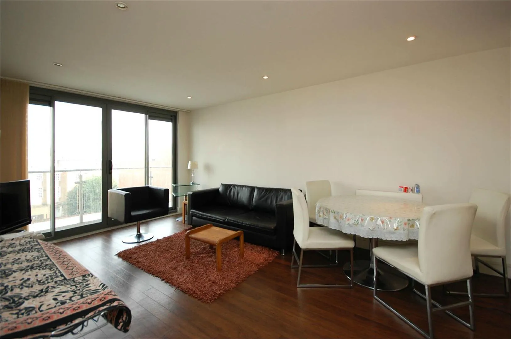 Flat London Road in Greater London