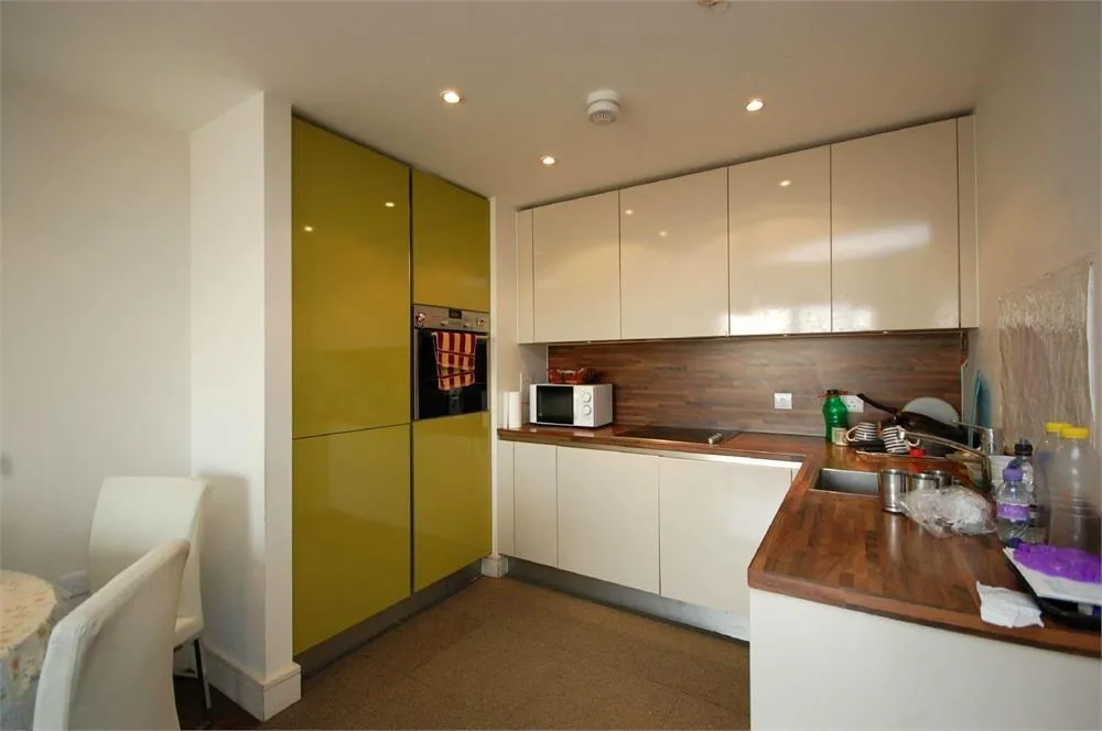 Flat London Road in Greater London