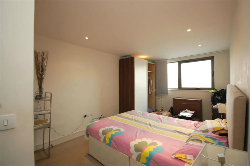Flat London Road in Greater London