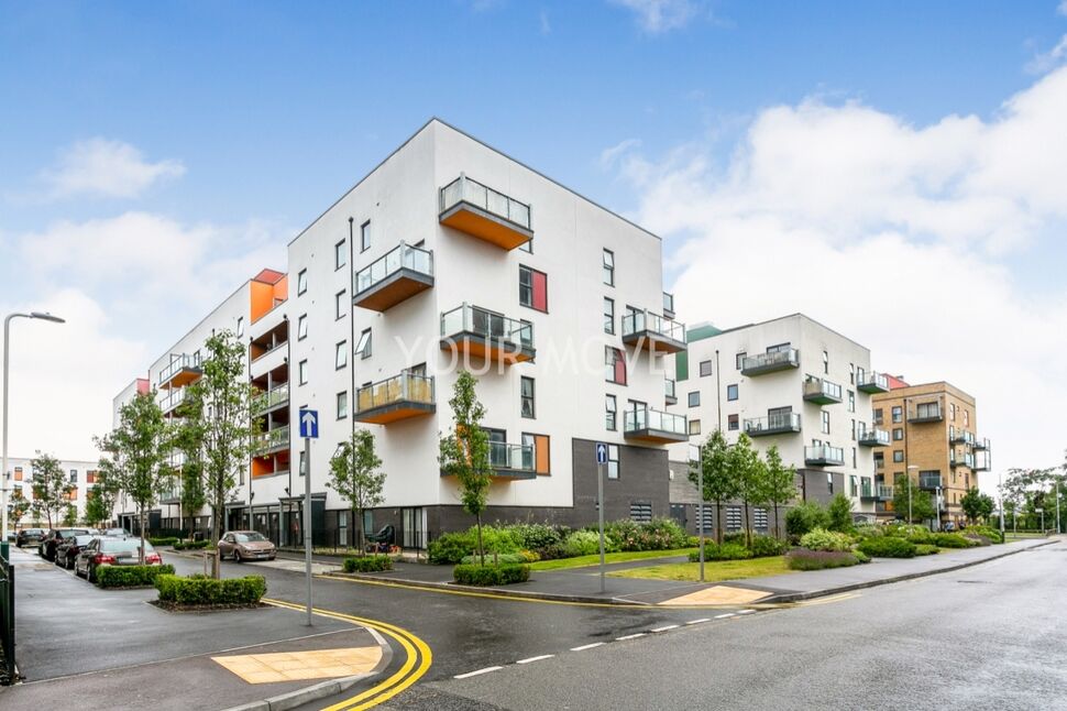 Flat Bournerbook Grove in Greater London