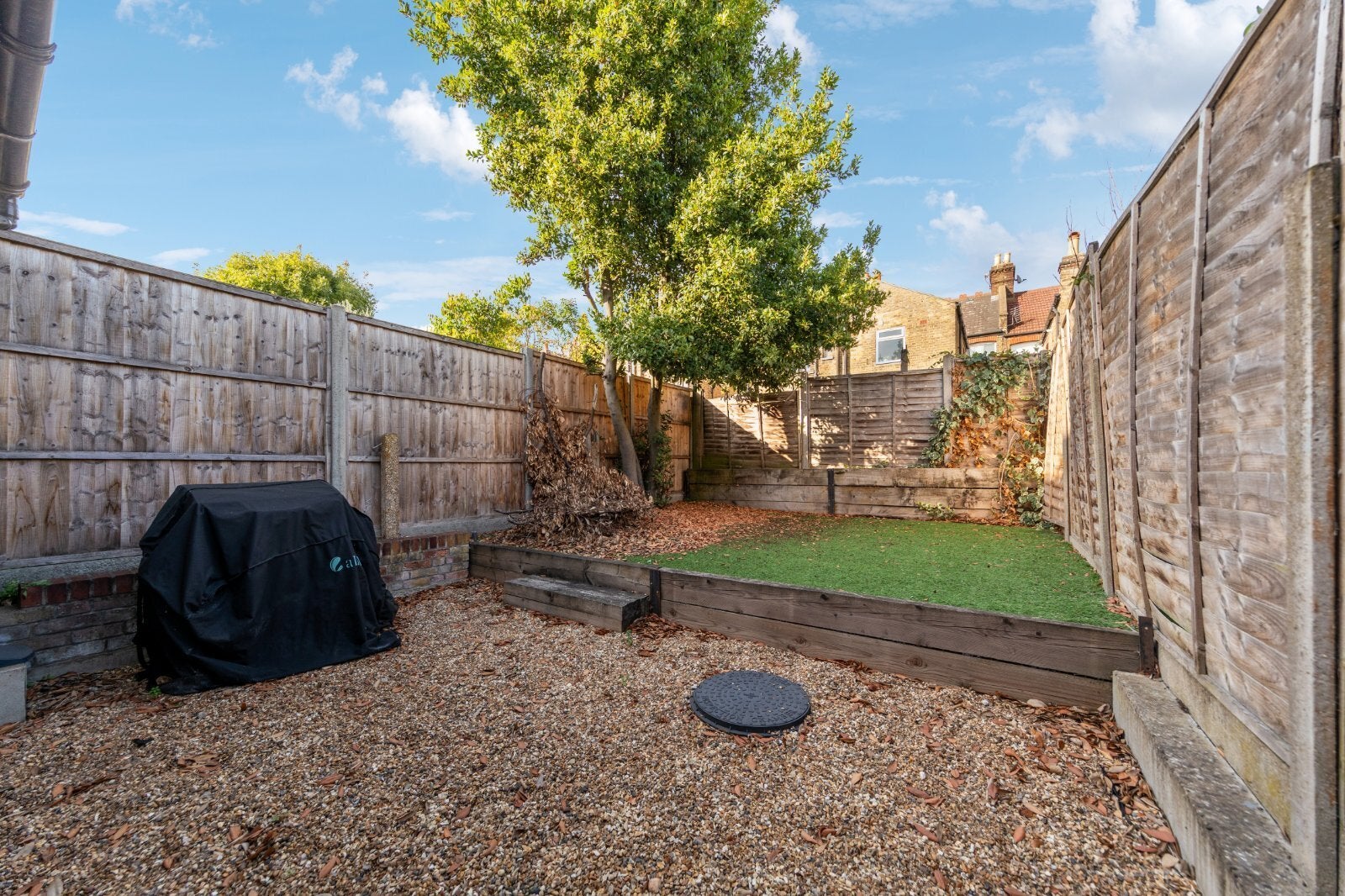 Flat Eastwood Street in Greater London