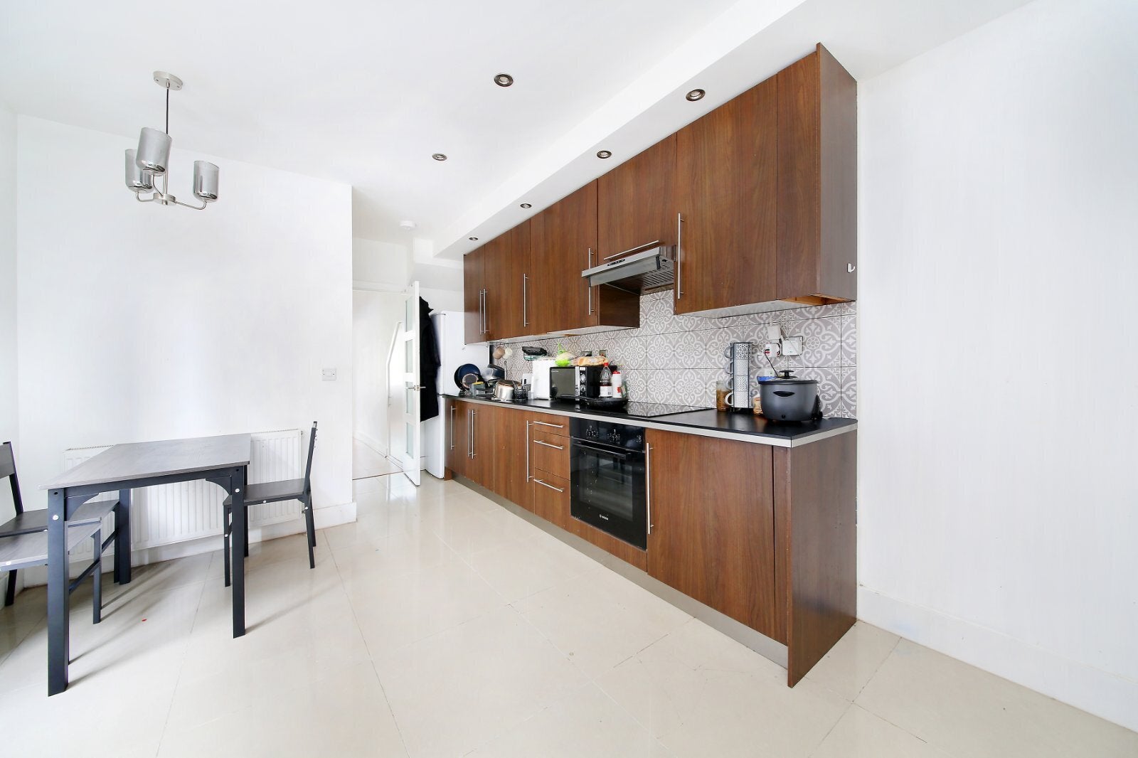 Flat Eastwood Street in Greater London