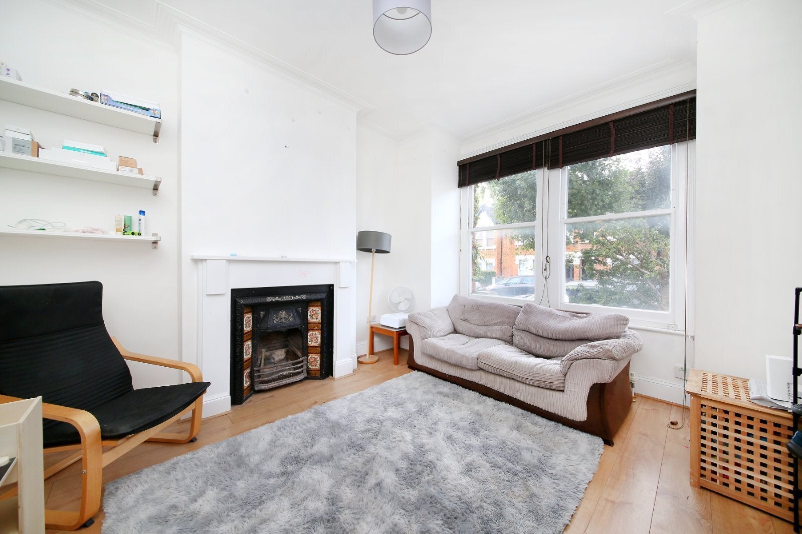 Flat Eastwood Street in Greater London