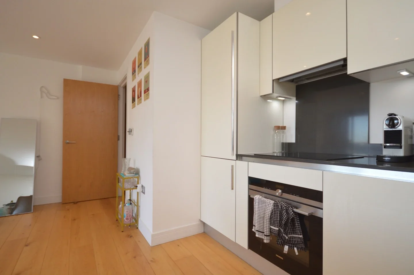 Flat Cavell Street in Greater London