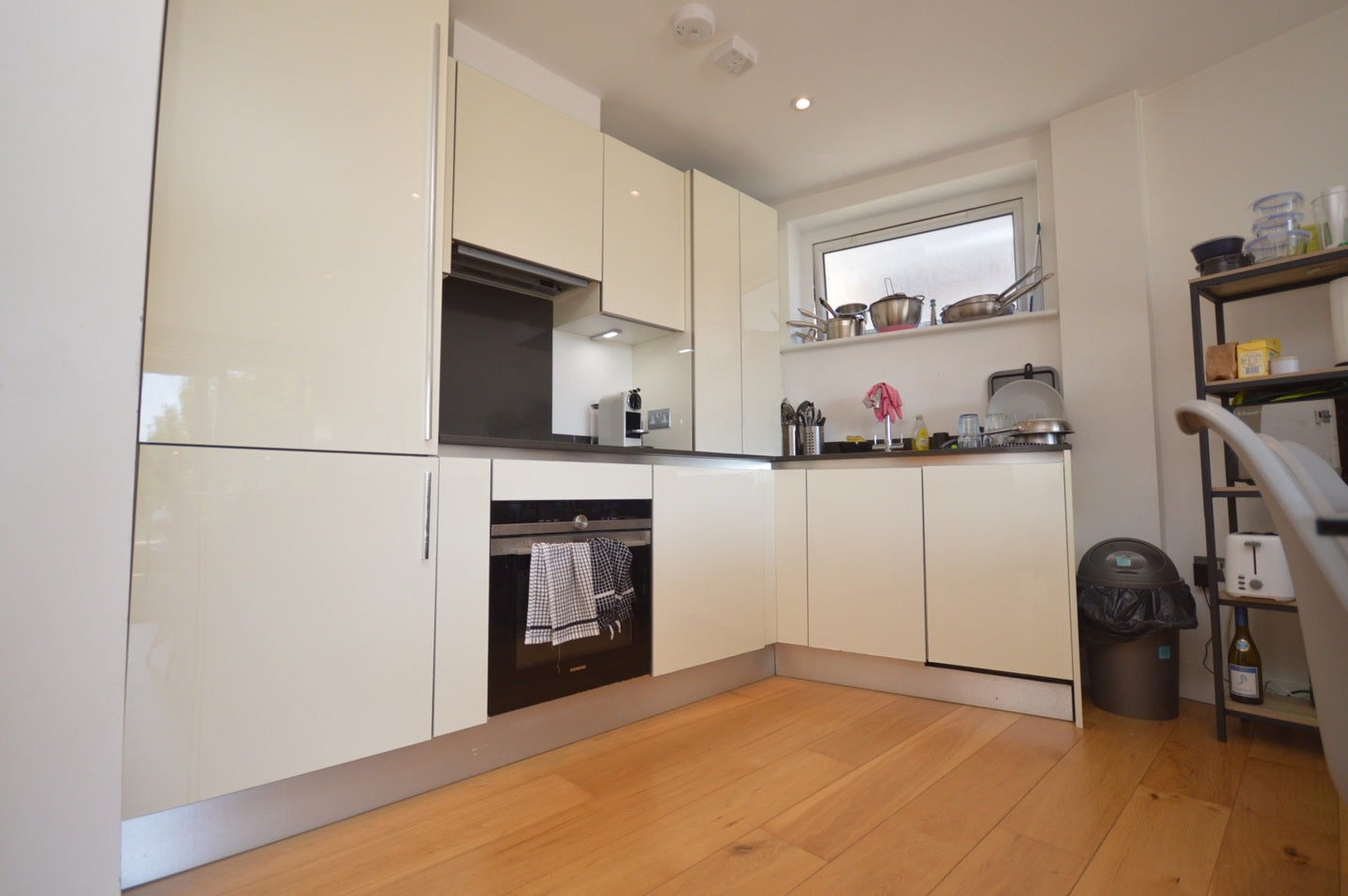 Flat Cavell Street in Greater London