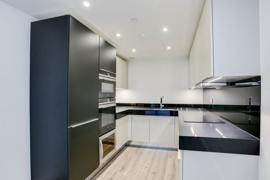 Flat Alie Street in Greater London