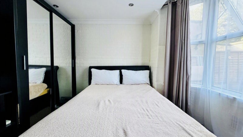 Room First Avenue in Greater London