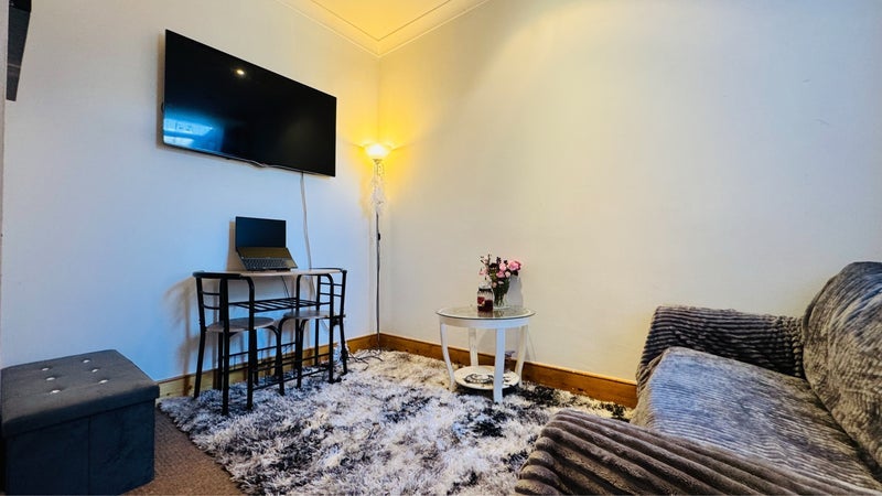 Room First Avenue in Greater London