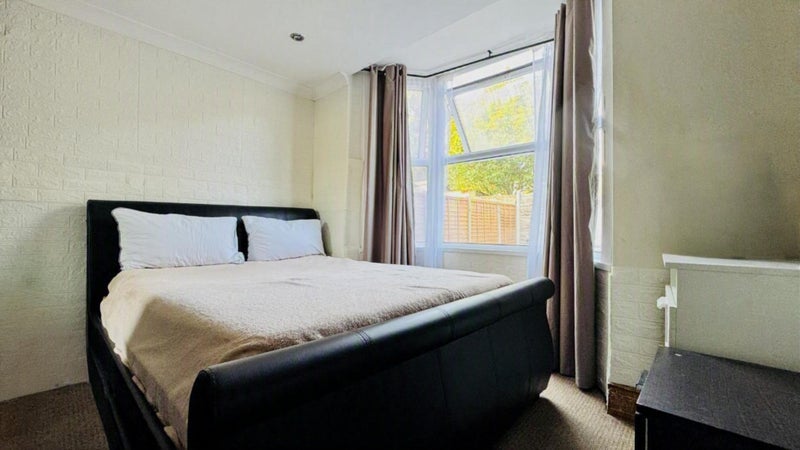 Room First Avenue in Greater London