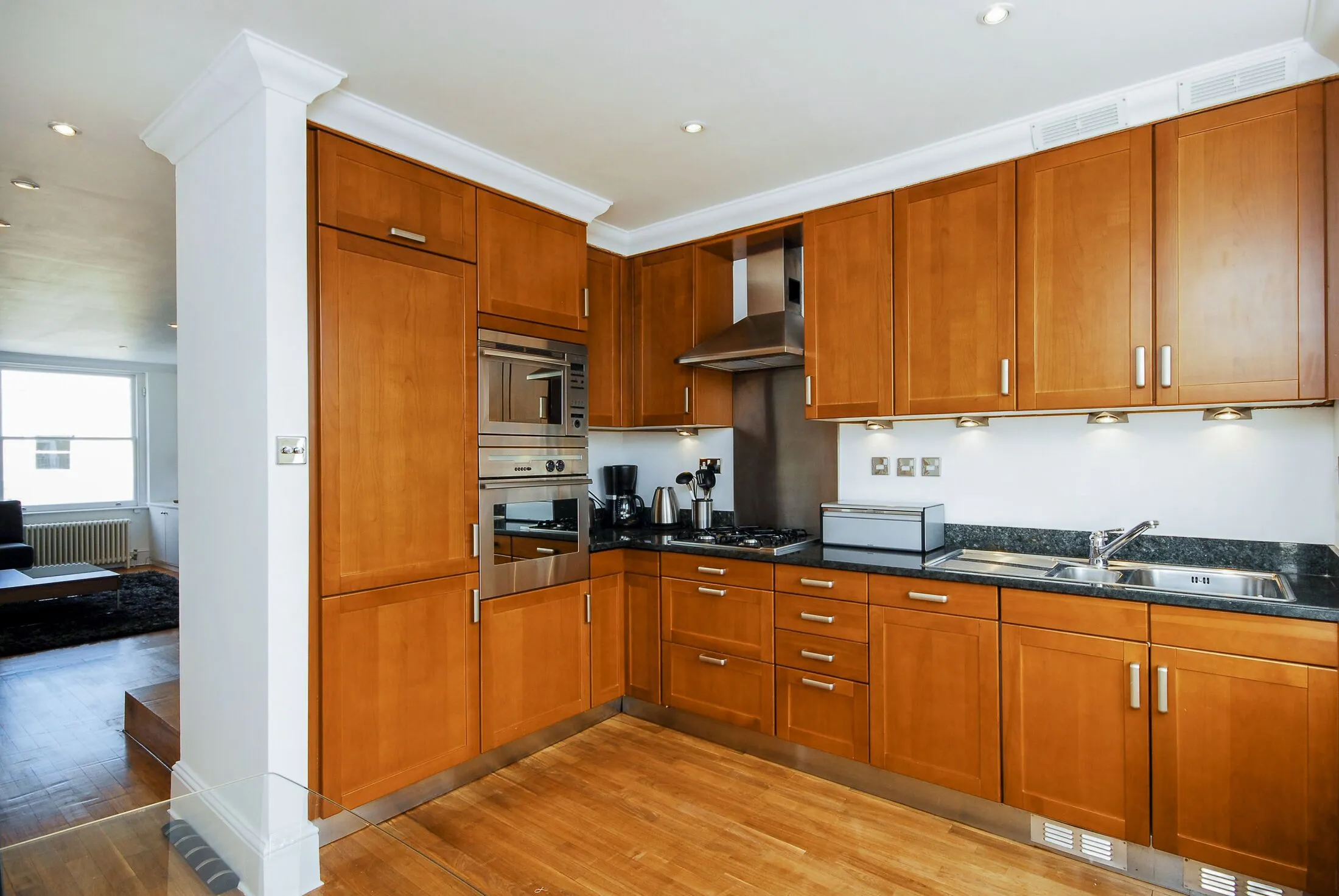 Flat Petersham Mews in Greater London