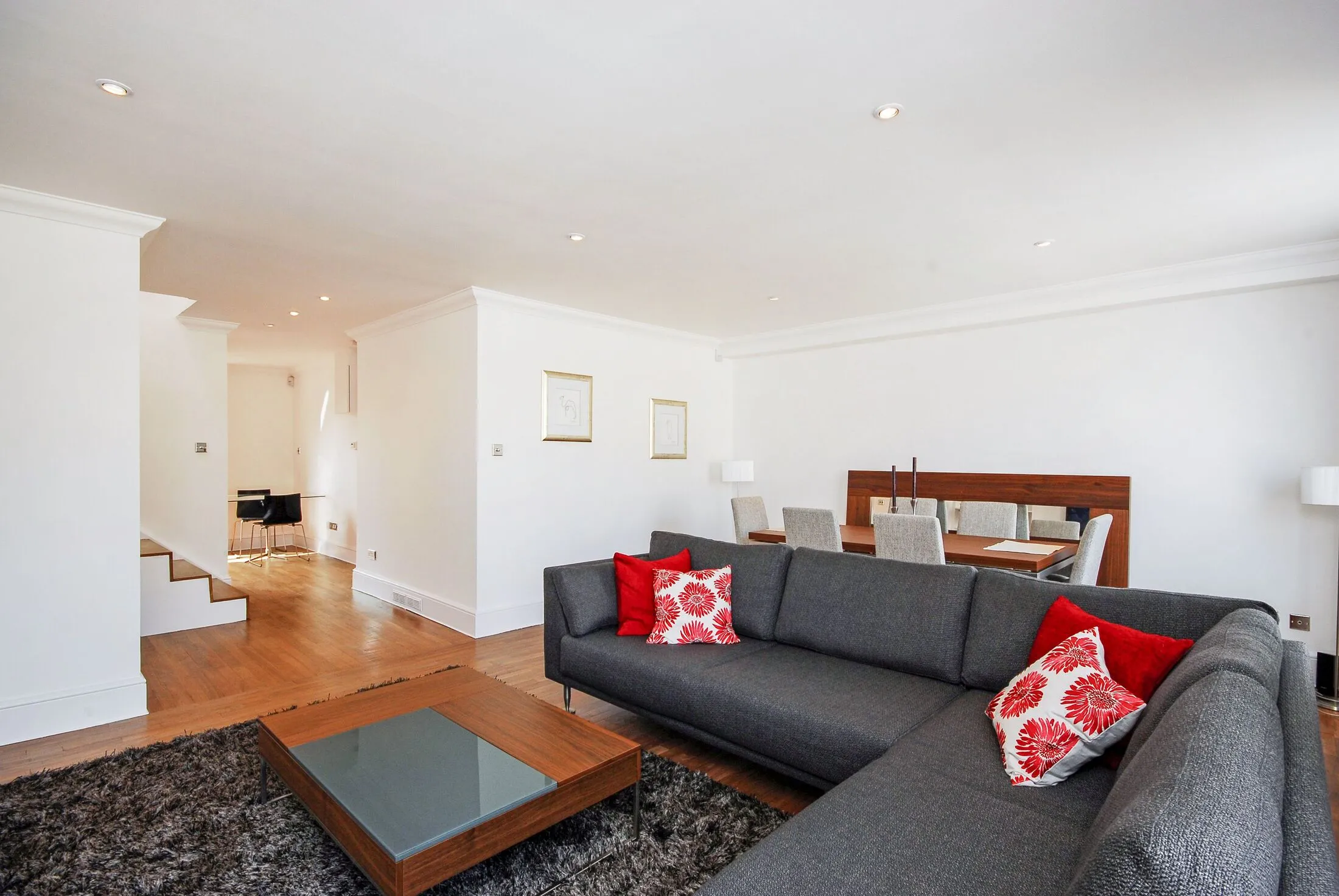 Flat Petersham Mews in Greater London
