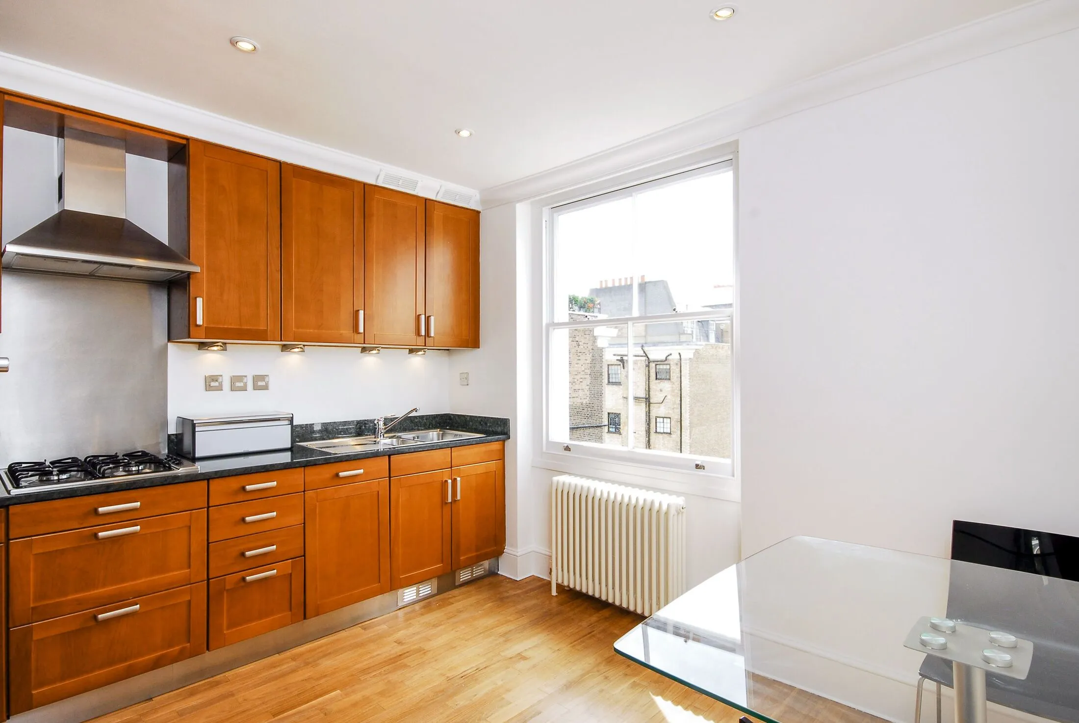Flat Petersham Mews in Greater London