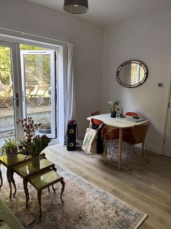 Flat Lordship Park in Greater London