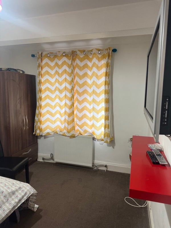 Room Hall Gardens in Greater London