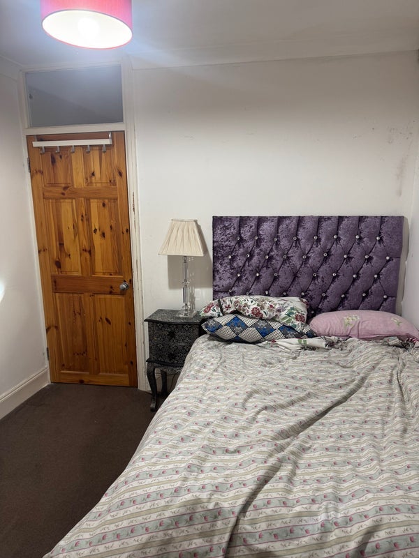 Room Hall Gardens in Greater London