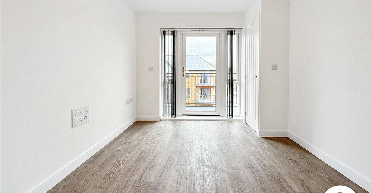 Flat Kings Hill Avenue in Tonbridge and Malling