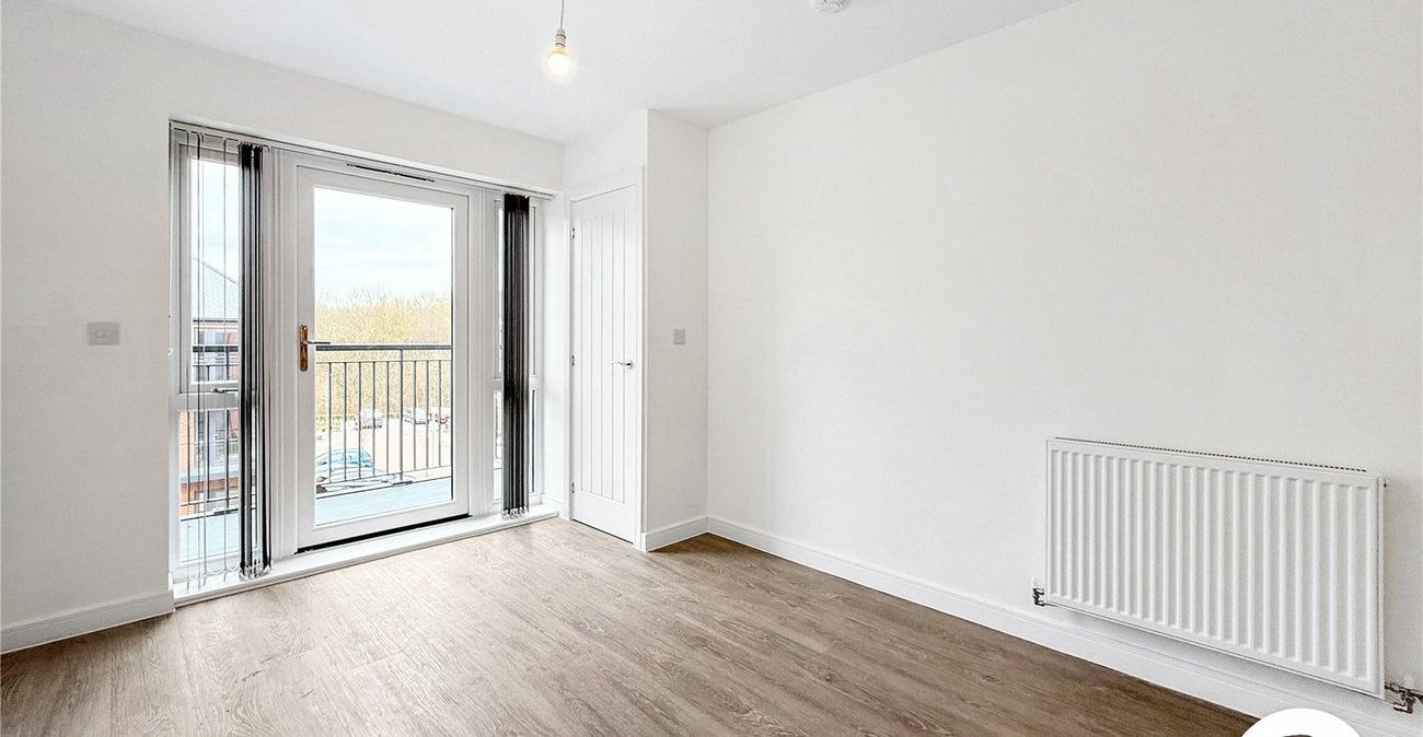Flat Kings Hill Avenue in Tonbridge and Malling