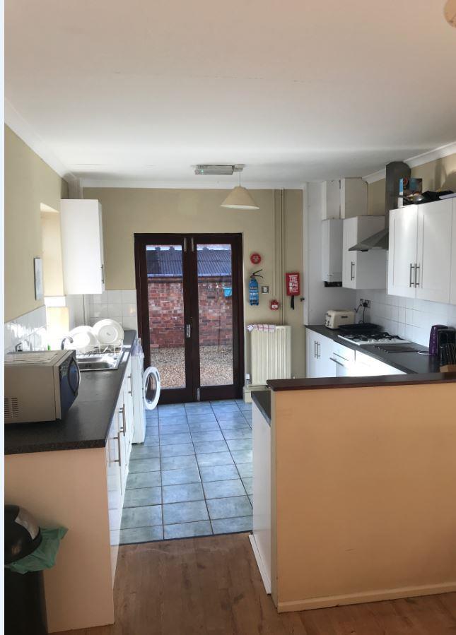 Room Abington Avenue in Northampton