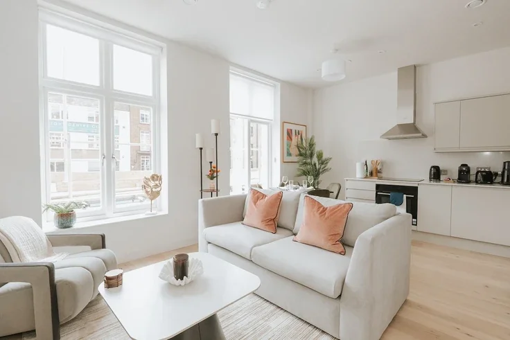 Flat Clapham High Street in Greater London