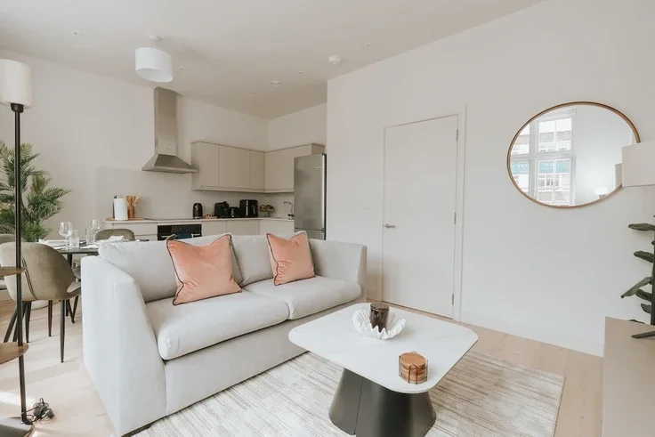 Flat Clapham High Street in Greater London