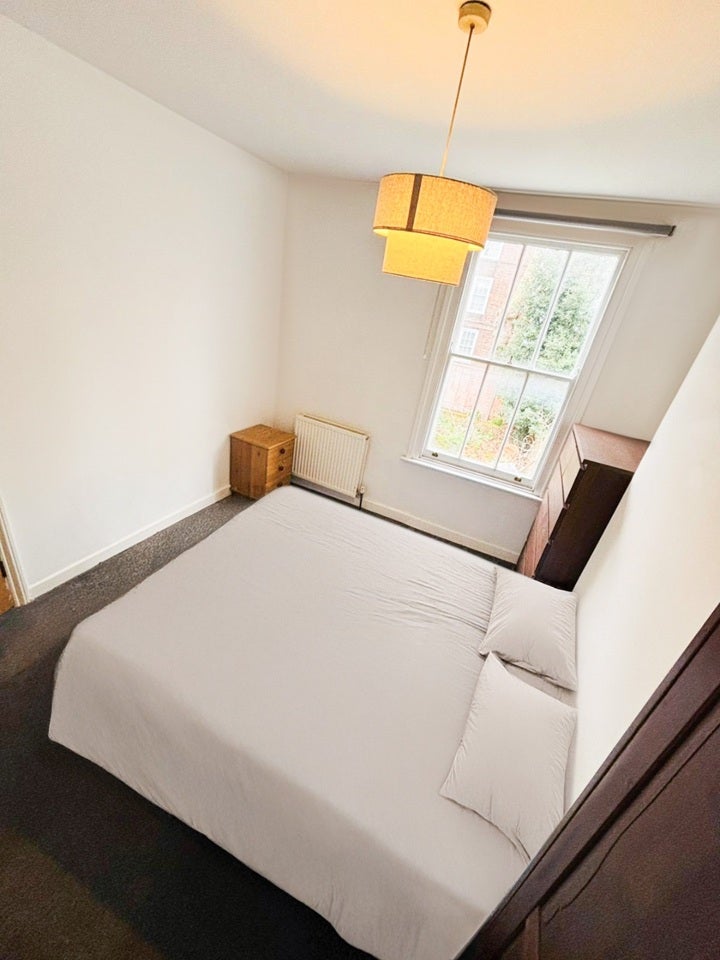 Room Shannon Grove in Greater London