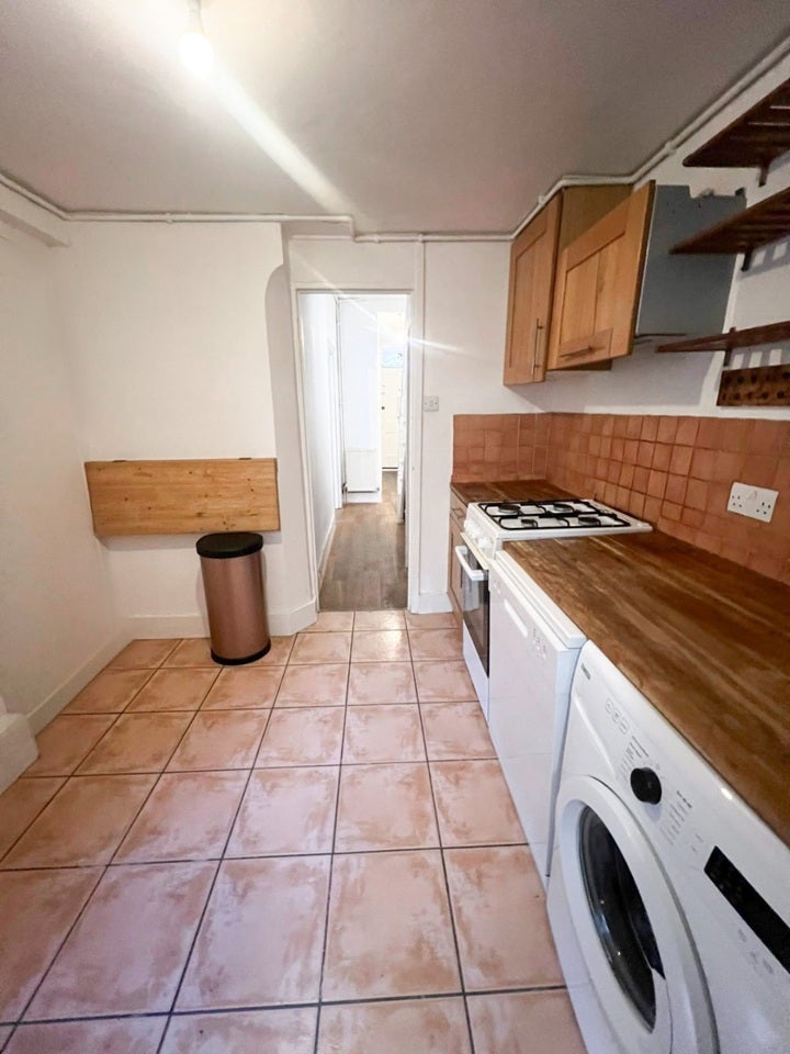 Room Shannon Grove in Greater London