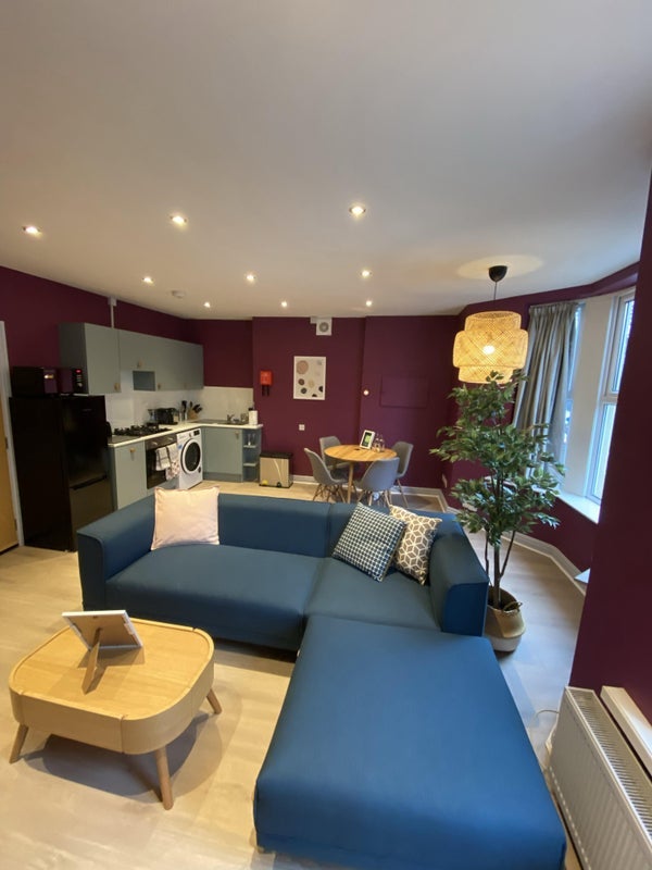 Flat Fitzhamon Embankment in Cardiff