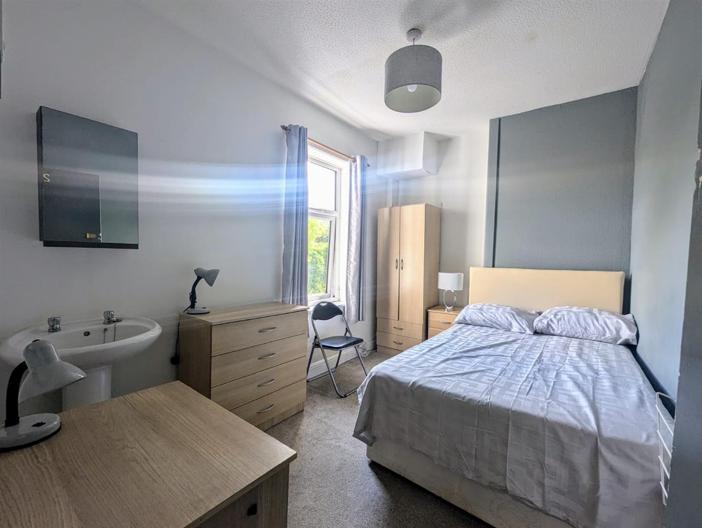 Room Shelton Old Road in Stoke-on-Trent