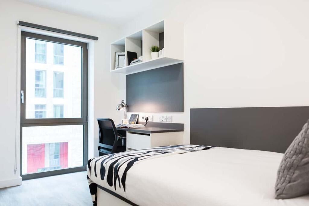 Room Holloway Road in Greater London