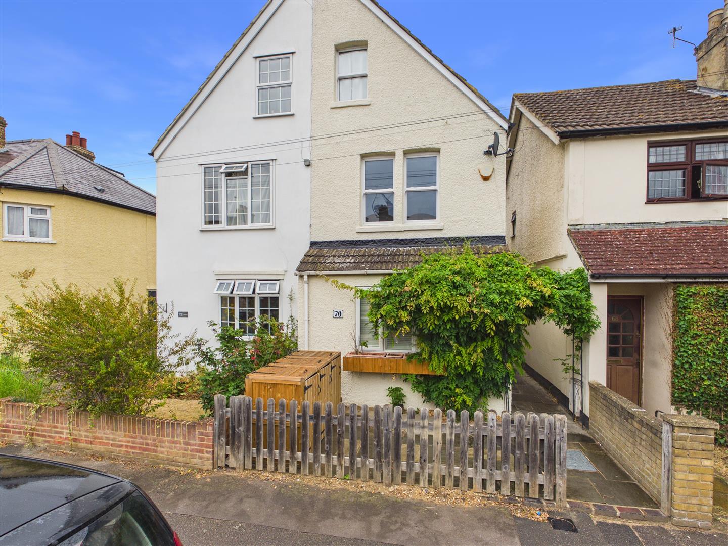 House Franklyn Road in Elmbridge