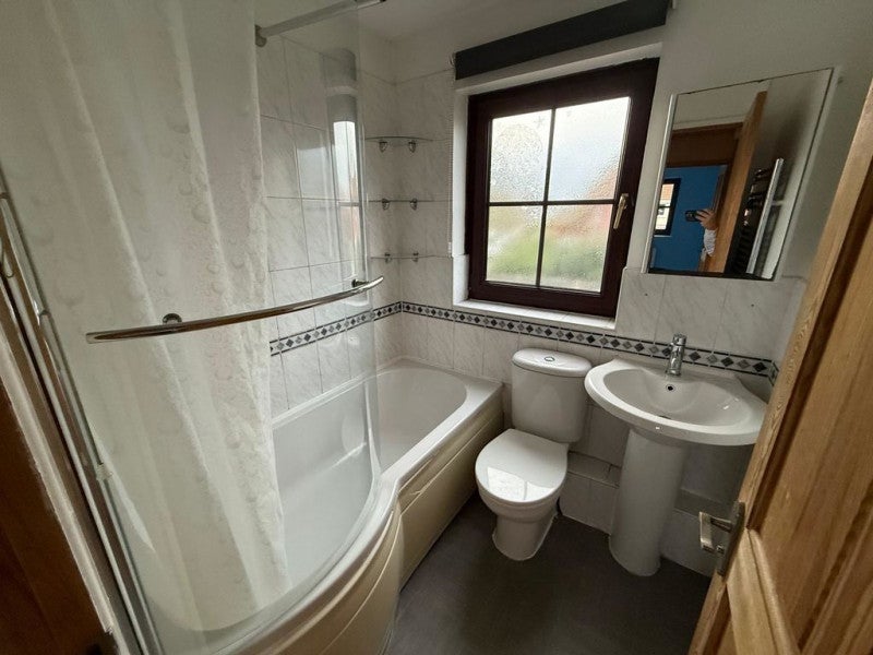House Silverbirch Close in Bristol