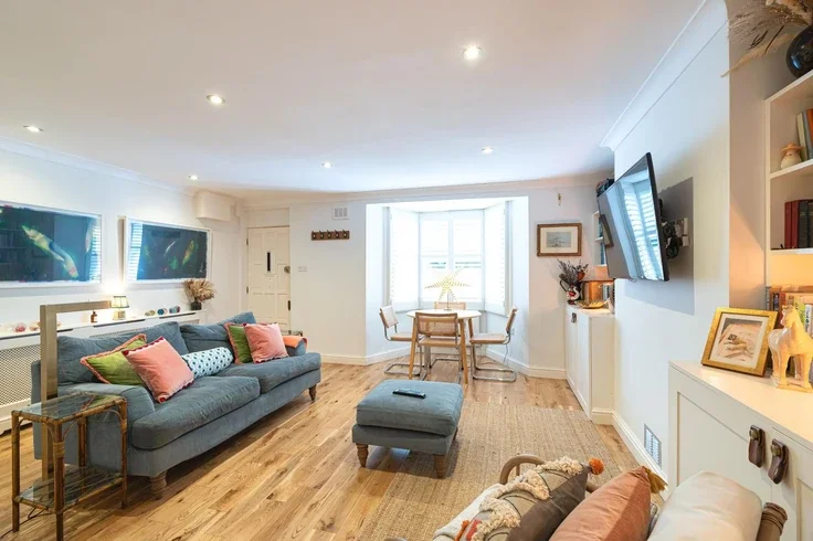 Flat Coningham Road in Greater London