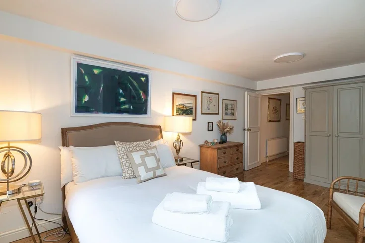 Flat Coningham Road in Greater London