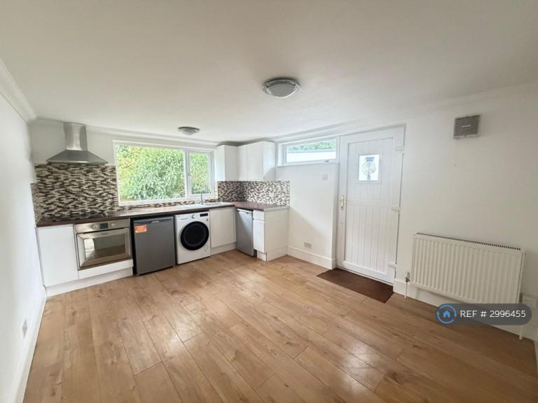 Flat Sun Ray Estate in Sandhurst