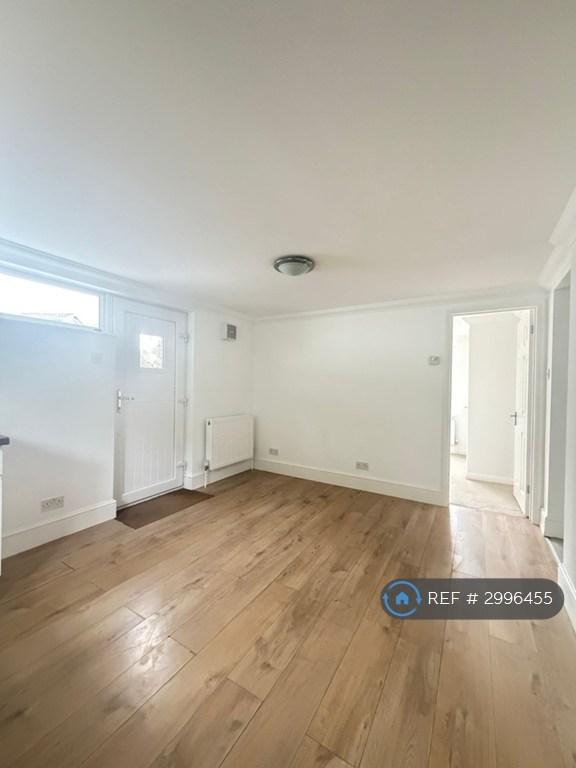Flat Sun Ray Estate in Sandhurst