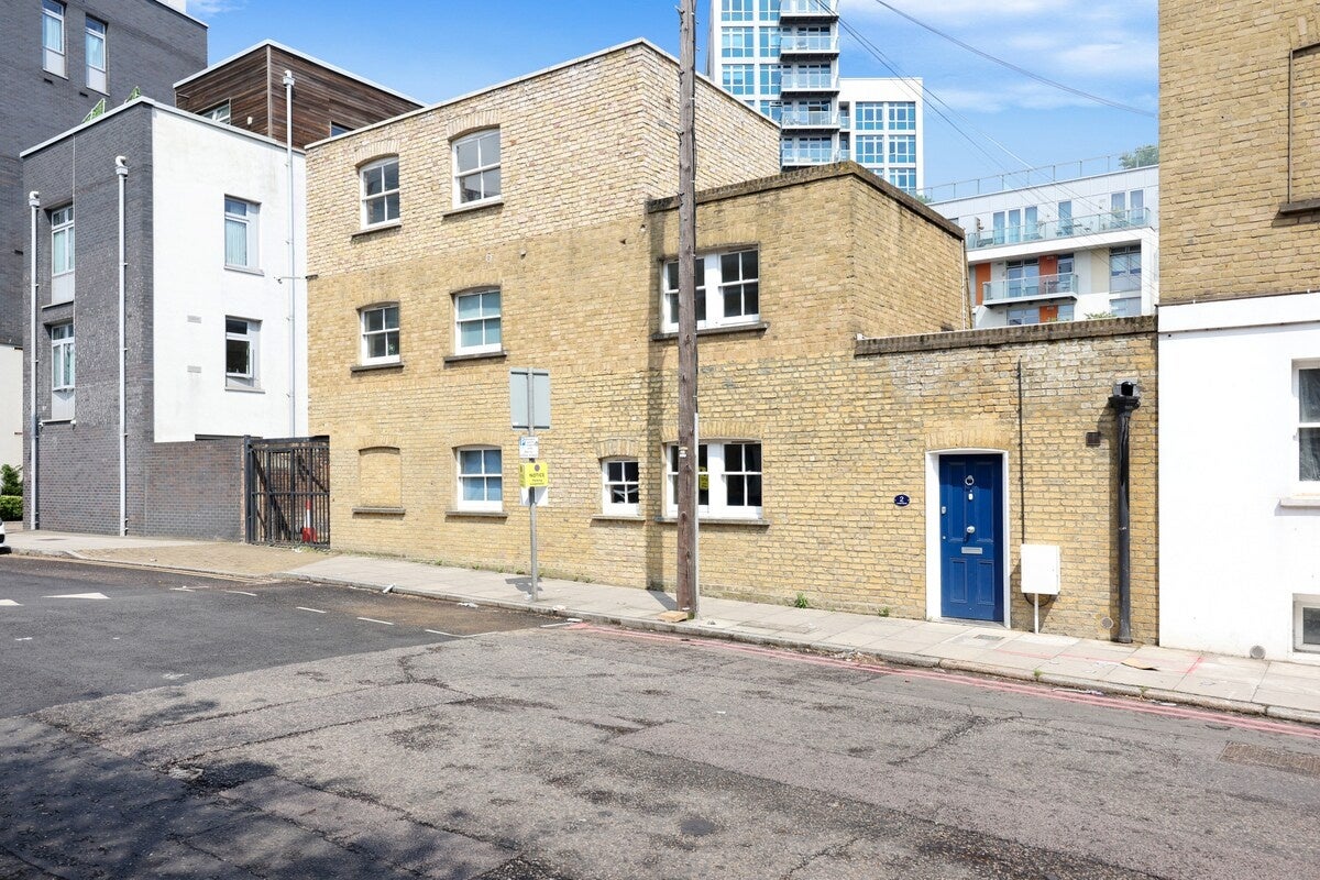 House Lowell Street in Greater London