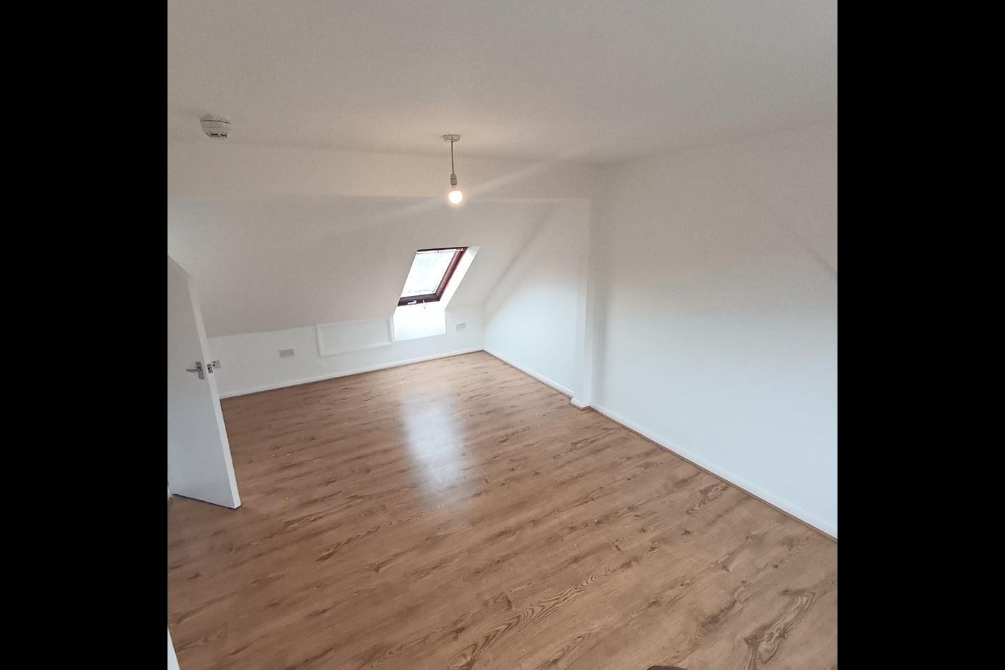 Flat Beauchamp Road in Greater London