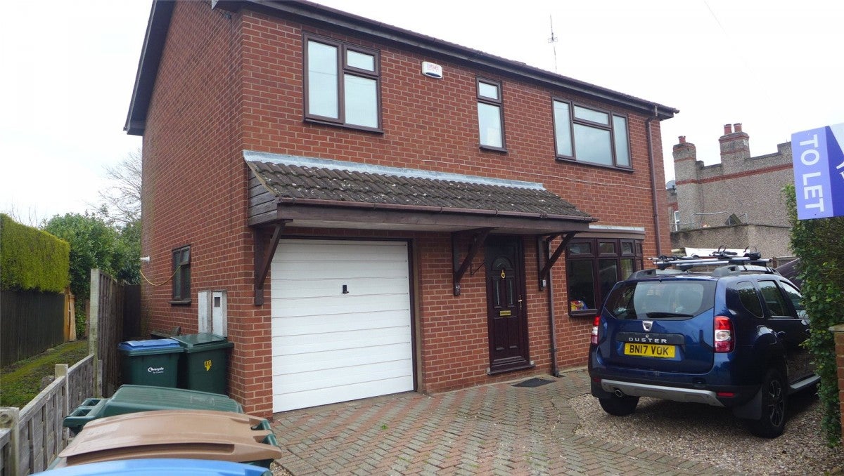 House Beech Tree Avenue in Coventry