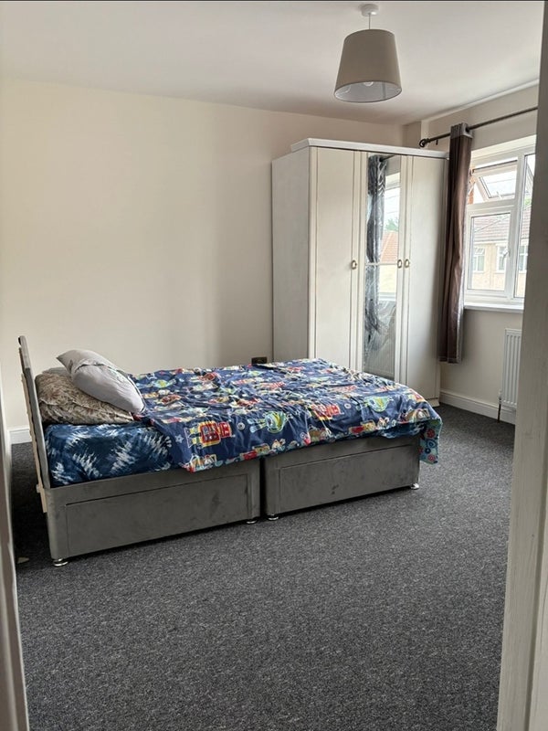 Room Frome Valley Road in Bristol