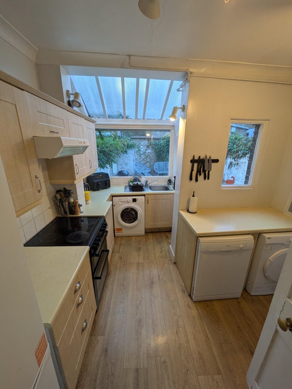 Room Aslett Street in Greater London